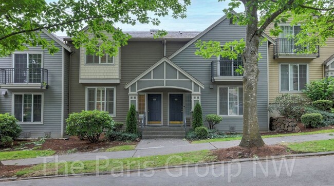 Building Photo - Exceptional Kirkland TH in Sought After Lo...