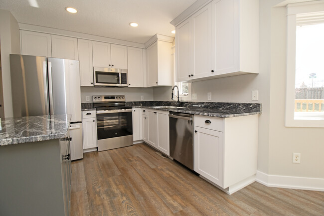Foto del edificio - 6082 Kalland Cir NE