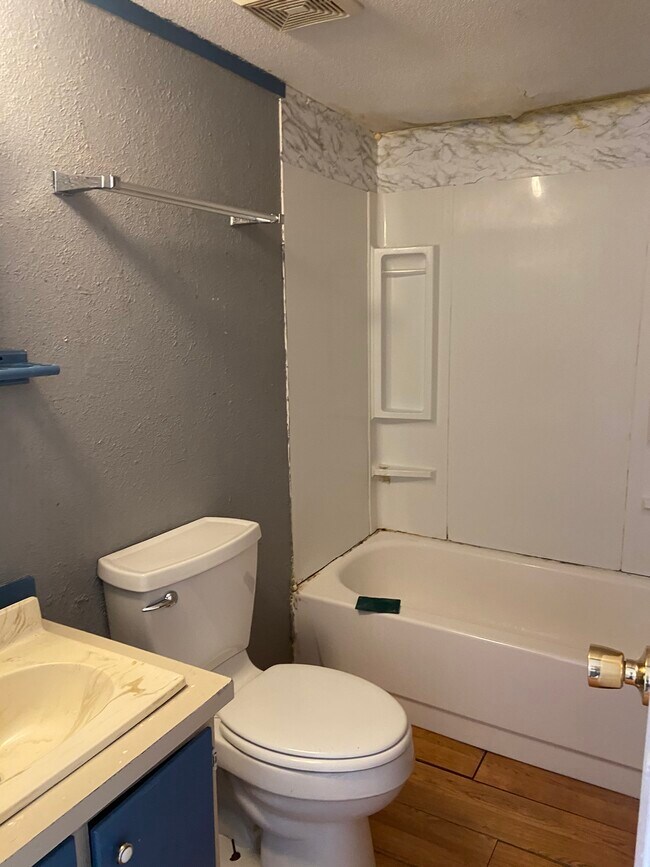 Foto del edificio - 2000 Redwine Ave