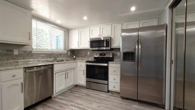 Building Photo - Complete Remodel In Highly Desirable NE Heights