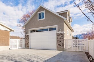 Building Photo - 10927 S Temple Dr
