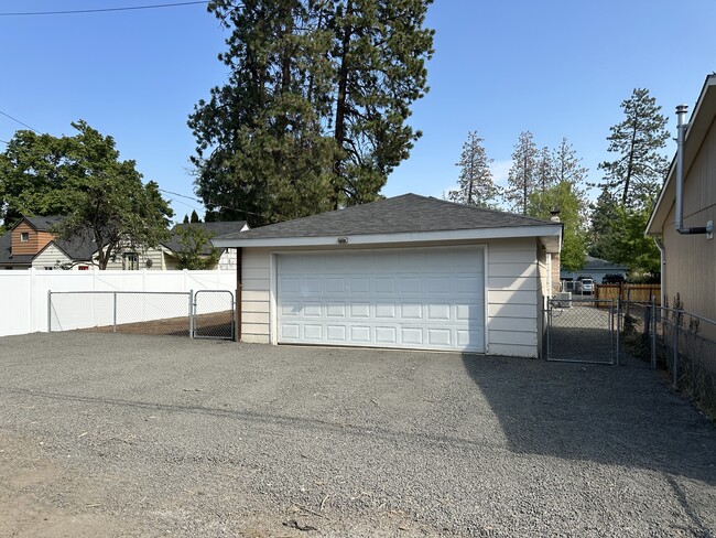 Building Photo - 212 N 4th St