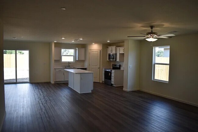 Foto del edificio - 685 Marshall Ln