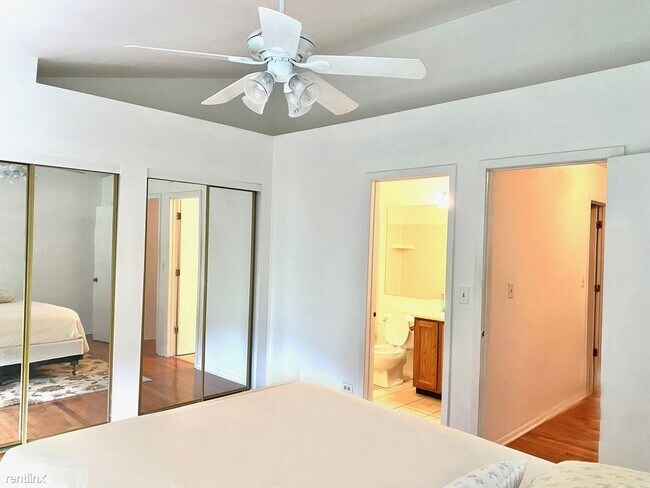 Building Photo - 2 br, 2.5 bath House - 1473 Golfview Dr