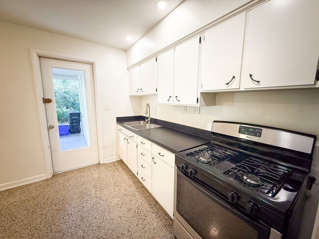 Foto del edificio - 921 NE 6th Ave