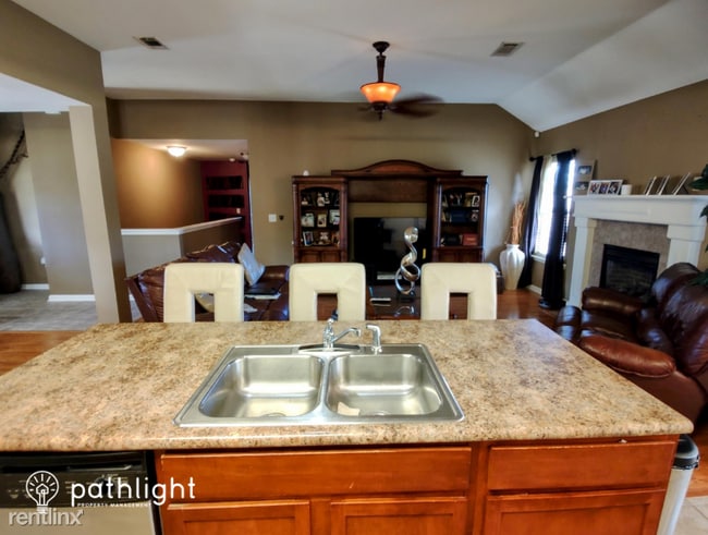 Building Photo - 3 br, 2 bath House - 13513 Dynasty Drive UNIT