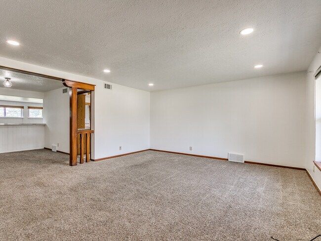 Building Photo - 204 E Morningside Dr