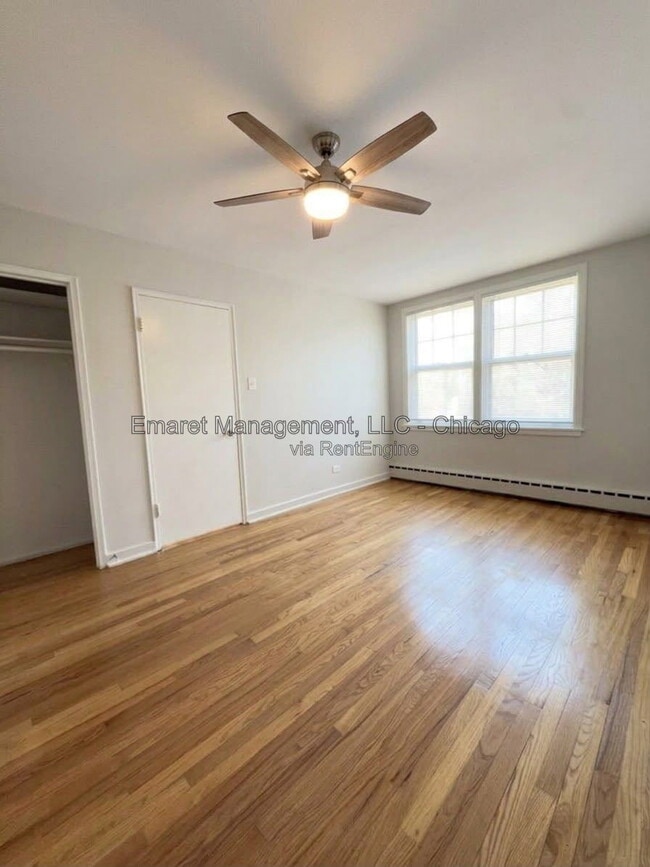 Building Photo - 2425 W Berwyn Ave