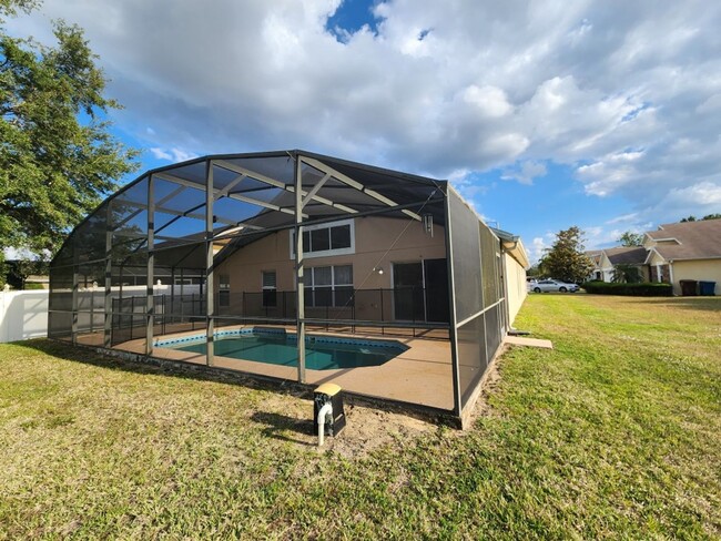 Building Photo - Spacious 4/3 Pool home in Davenport