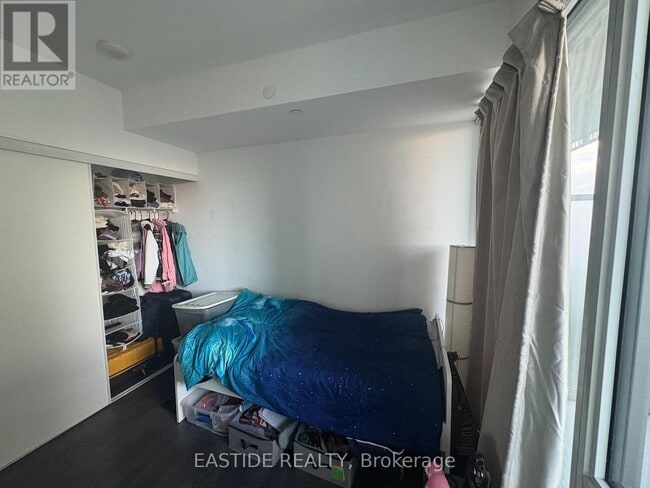 Photo du bâtiment - 42 Charles St E