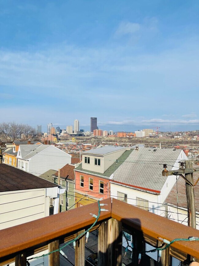 4 Bedroom House in the Southside 2 car g... House Rental in