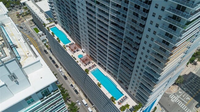Building Photo - 1200 Brickell Bay Dr