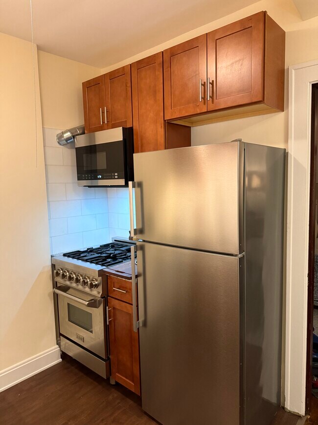 Kitchen - 6322 Hamilton Ave