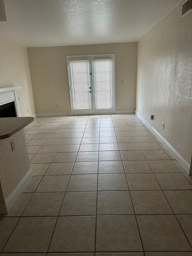 Building Photo - 2550 N Alafaya Trail