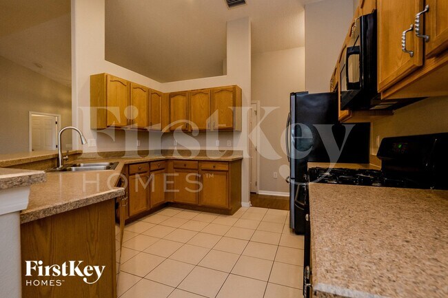 Foto del edificio - 13024 Baybrook Ln