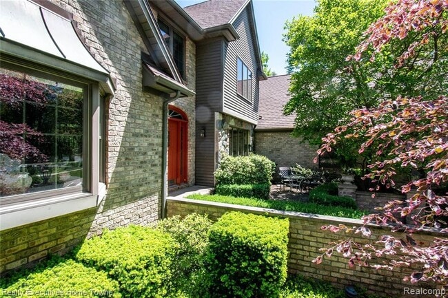 Building Photo - 2680 Whitney Pl