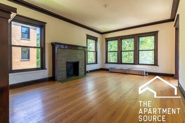 Building Photo - 2418 N Sawyer Ave