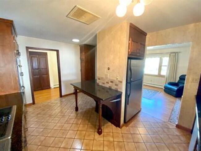 Foto del edificio - 5 Bedroom Home in Essex Junction!
