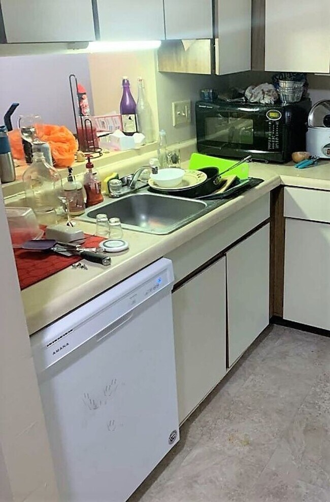 Building Photo - $1,250 | 3 Bedroom, 2.5 Bathroom Town Home...