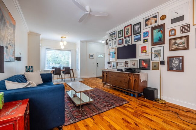 Foto del edificio - 2833 N Spaulding Ave