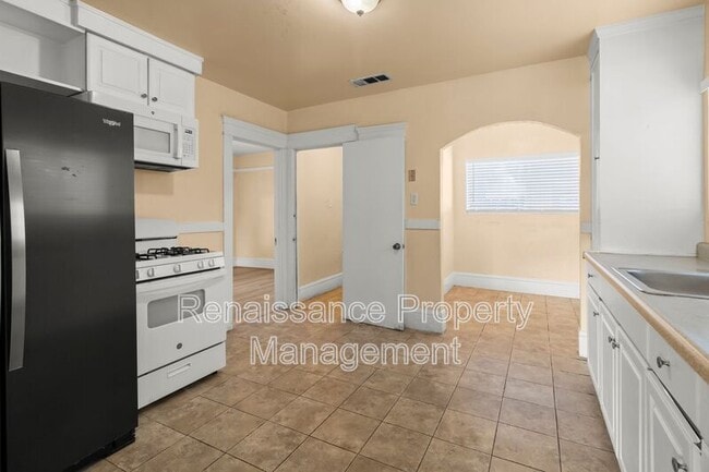 Foto del edificio - 1026 Windeler Ave