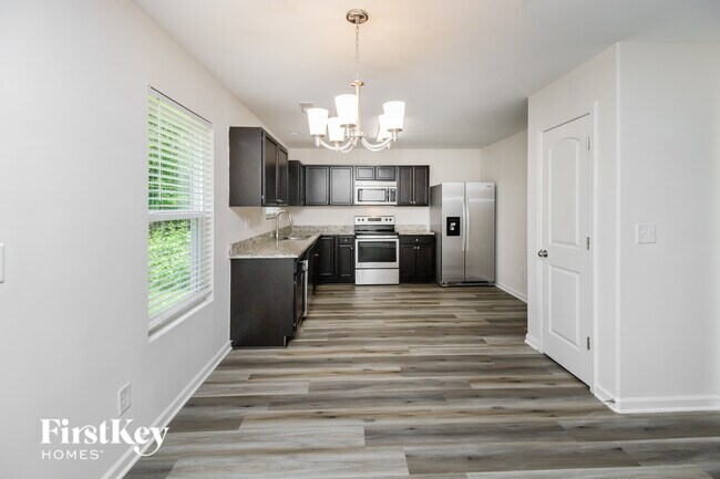 Building Photo - 4019 Maderia Dr NW