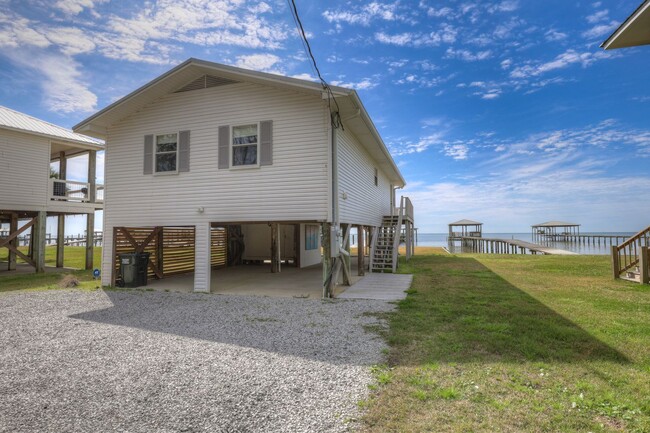 Building Photo - SNOWBIRDS!  Fully Furnished Bayfront Home ...