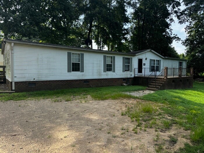 Primary Photo - 1360 N Chapel St