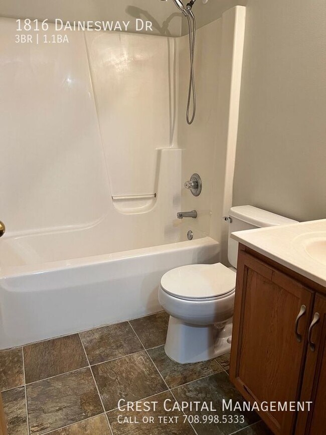 Building Photo - 1816 Dainesway Dr - Valparaiso IN, 46383