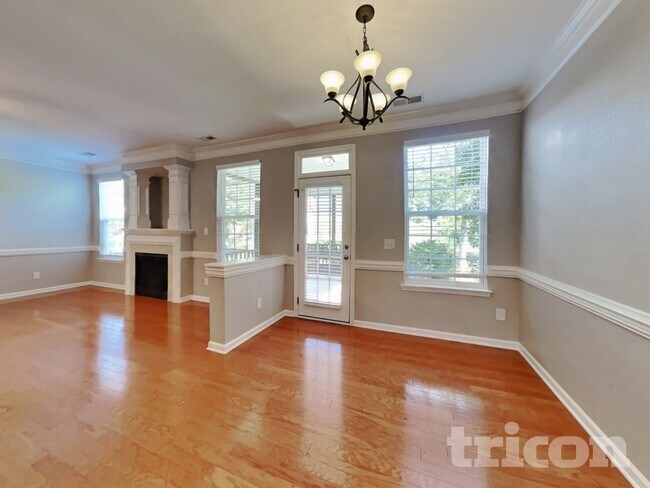 Foto del edificio - 5323 Chandler Oaks Ln