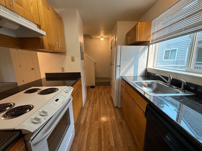 Foto del edificio - 2 Bedroom Condo with Water/Sewer/Garbage i...