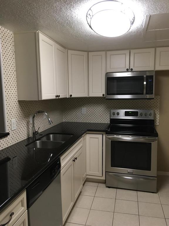 Foto del edificio - 14715 Barryknoll Ln