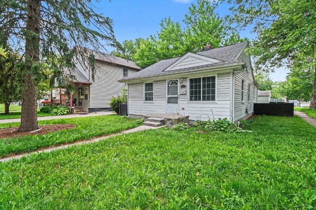 Building Photo - Gorgeous 3-Bedroom Redford Home – Available Now!