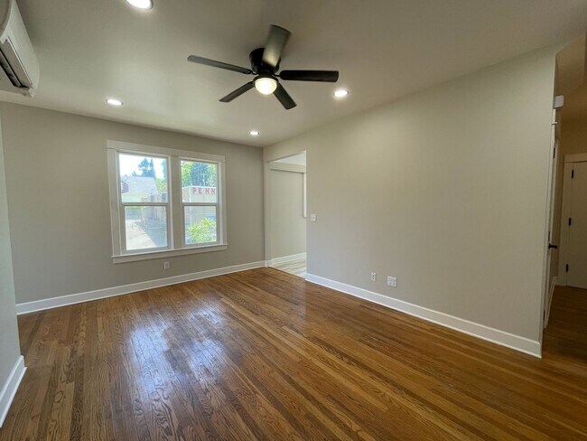Foto del edificio - Beautiful Newly Remodeled Unit in Buckman with Washer/Dryer, A/C