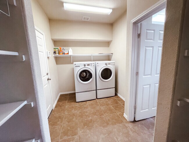 Cuarto de lavado/despensa - 4904 Bridgewood Dr