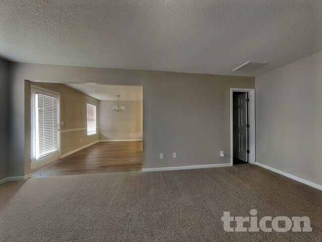 Building Photo - 4928 Bryant Dr