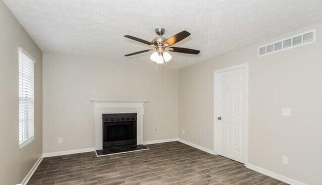 Foto del edificio - 709 Taylor Ct NE