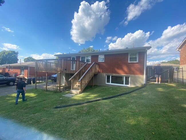 Foto del edificio - 6000 Whispering Hills Blvd