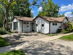 Building Photo - 1142 Broadmoor Pl