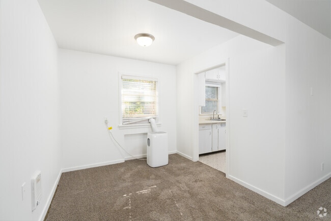1BR, 1BA - 650SF - Living Room - Evergreen Annex