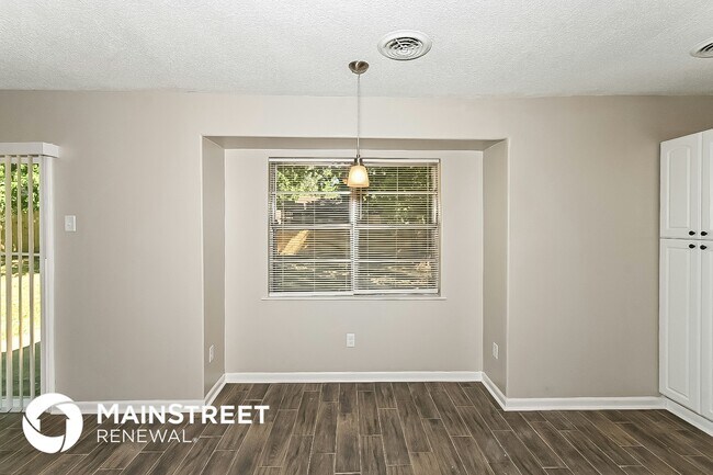 Foto del edificio - 886 Valley Springs Dr