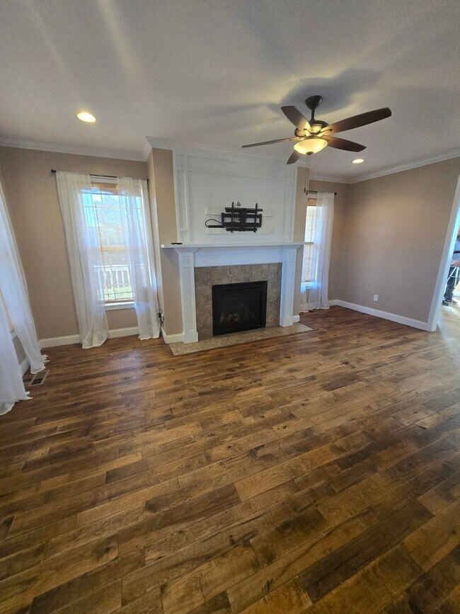 Foto del edificio - Charming 3-Bed, 2.5-Bath Homestead with Sp...