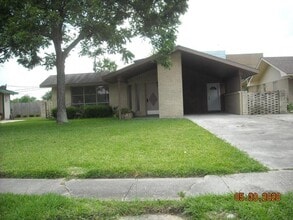 Building Photo - 10331 W Almond Dr
