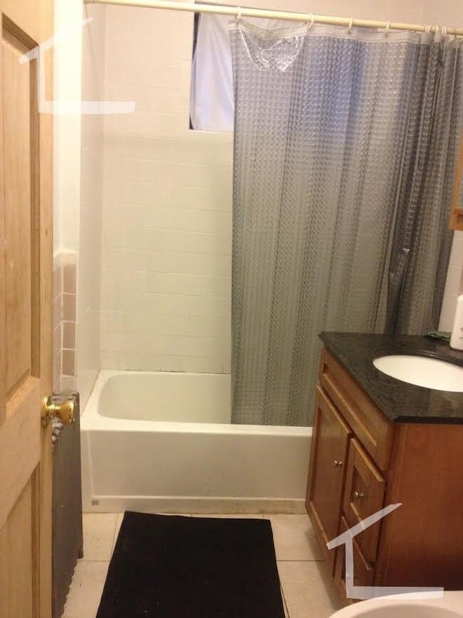 Photo - 2 Bed (+) apartment Top Floor!! (FortHill)