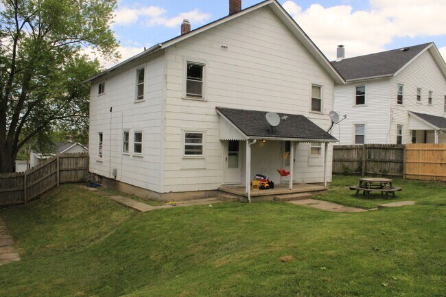 Building Photo - 459 Stelton Rd