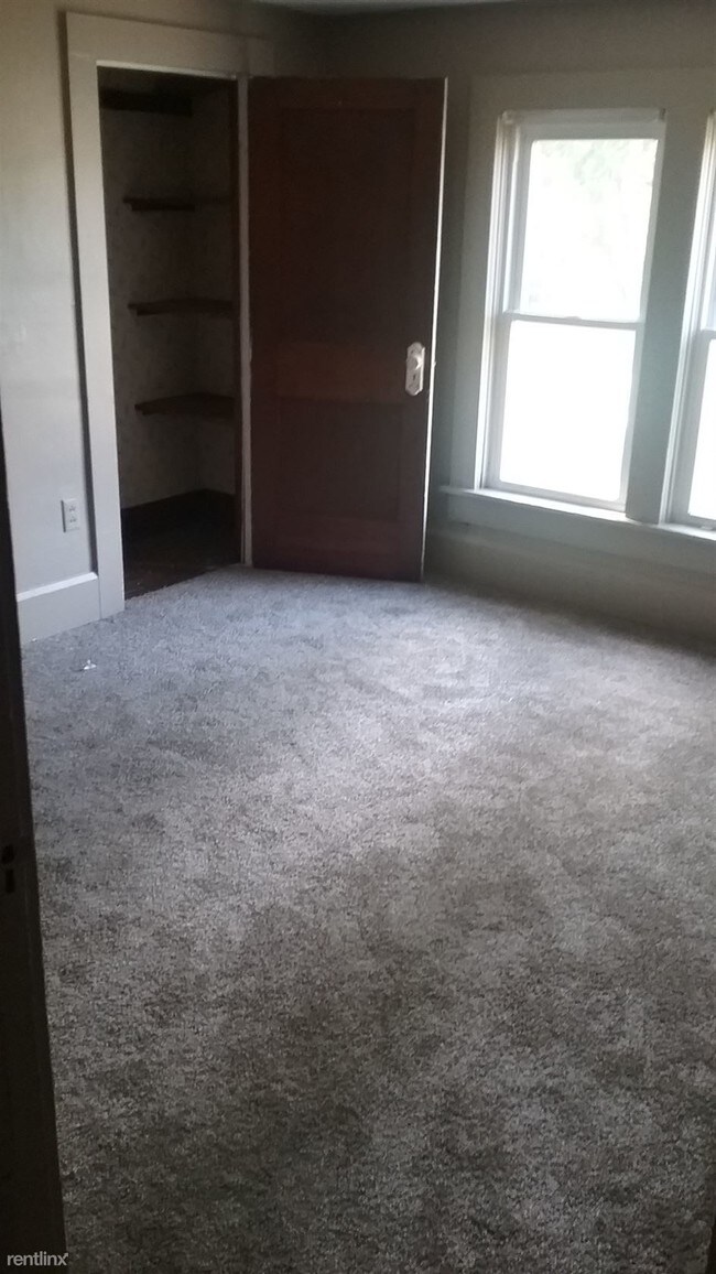 Foto del edificio - 2 br, 1 bath  - 200 Holbrook Ave