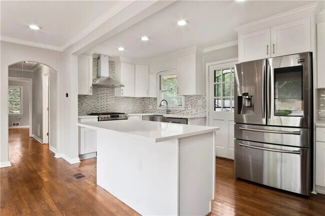 Foto del edificio - Room in House on Patricia Dr