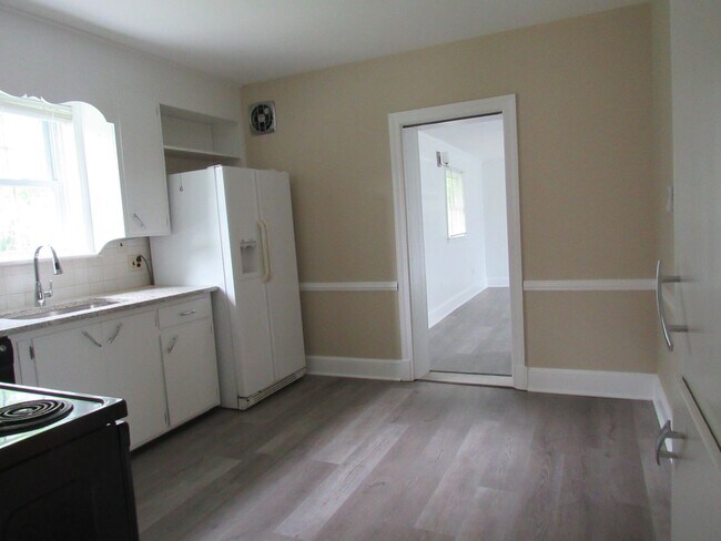 Building Photo - Purcellville Stone Home on Large Lot