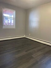 Building Photo - 2870 Roebling Ave