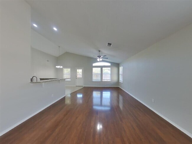 Foto del edificio - 347 Foster Ln